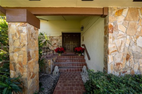 Casa en venta en Miami, Florida, 3 dormitorios, 223.99 m2 № 2019609 - foto 2