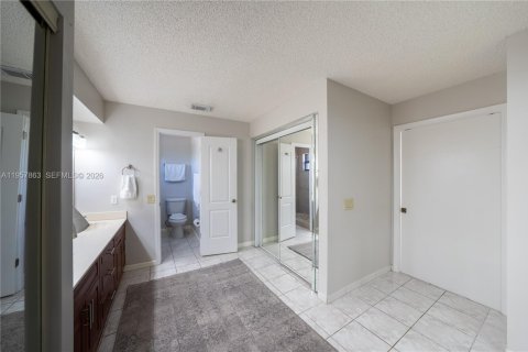 Casa en venta en Miami, Florida, 3 dormitorios, 223.99 m2 № 2019609 - foto 17