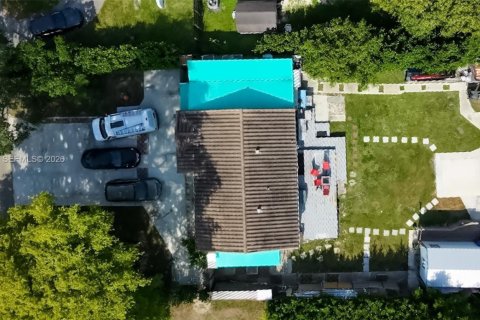 House in Hollywood, Florida 2 bedrooms, 94.48 sq.m. № 2066105 - photo 19