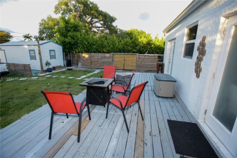House in Hollywood, Florida 2 bedrooms, 94.48 sq.m. № 2066105 - photo 12