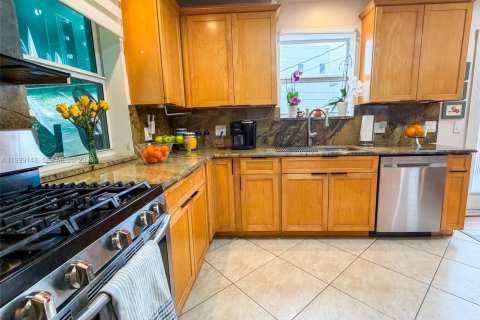 House in Hollywood, Florida 2 bedrooms, 94.48 sq.m. № 2066105 - photo 4