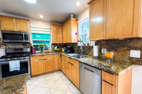 House in Hollywood, Florida 2 bedrooms, 94.48 sq.m. № 2066105 - photo 5