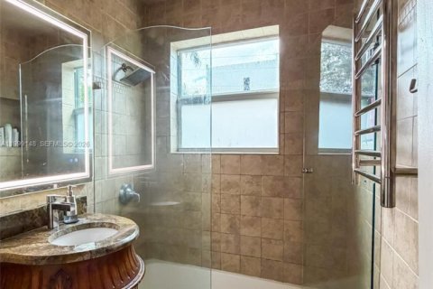 House in Hollywood, Florida 2 bedrooms, 94.48 sq.m. № 2066105 - photo 17