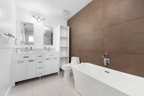 Casa en alquiler en Miami Lakes, Florida, 3 dormitorios, 170.29 m2 № 1926581 - foto 15