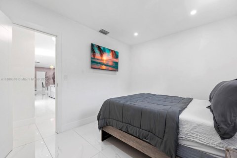 Casa en alquiler en Miami Lakes, Florida, 3 dormitorios, 170.29 m2 № 1926581 - foto 9