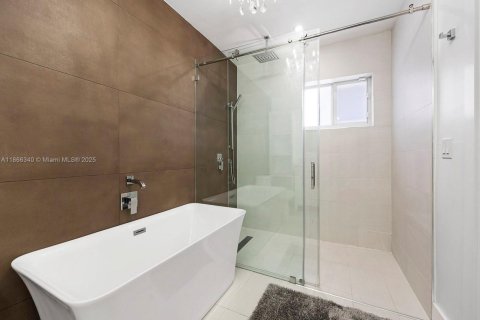 Casa en alquiler en Miami Lakes, Florida, 3 dormitorios, 170.29 m2 № 1926581 - foto 16