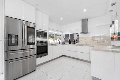 Casa en alquiler en Miami Lakes, Florida, 3 dormitorios, 170.29 m2 № 1926581 - foto 27