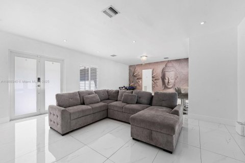 Casa en alquiler en Miami Lakes, Florida, 3 dormitorios, 170.29 m2 № 1926581 - foto 22