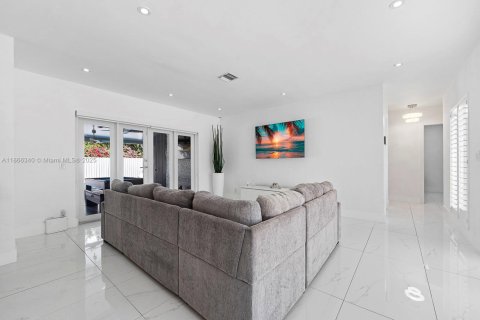 Casa en alquiler en Miami Lakes, Florida, 3 dormitorios, 170.29 m2 № 1926581 - foto 19