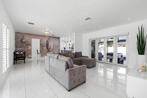 Casa en alquiler en Miami Lakes, Florida, 3 dormitorios, 170.29 m2 № 1926581 - foto 18