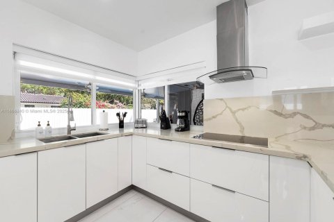 Casa en alquiler en Miami Lakes, Florida, 3 dormitorios, 170.29 m2 № 1926581 - foto 28