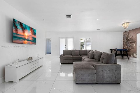 Casa en alquiler en Miami Lakes, Florida, 3 dormitorios, 170.29 m2 № 1926581 - foto 21