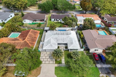 Casa en alquiler en Miami Lakes, Florida, 3 dormitorios, 170.29 m2 № 1926581 - foto 2
