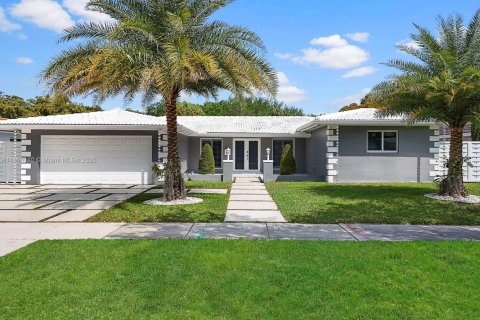 Casa en alquiler en Miami Lakes, Florida, 3 dormitorios, 170.29 m2 № 1926581 - foto 1