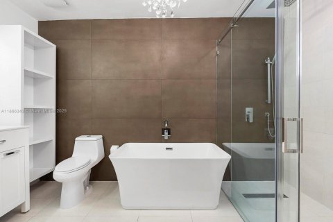 Casa en alquiler en Miami Lakes, Florida, 3 dormitorios, 170.29 m2 № 1926581 - foto 14