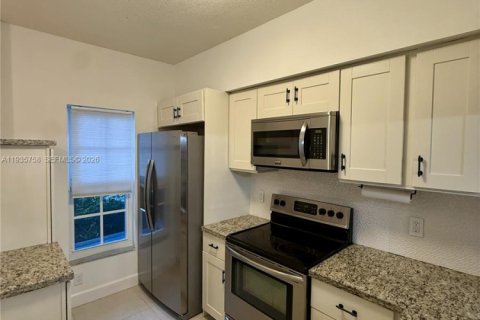 Townhouse in Plantation, Florida 2 bedrooms, 87.79 sq.m. № 1996221 - photo 3