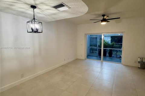 Townhouse in Plantation, Florida 2 bedrooms, 87.79 sq.m. № 1996221