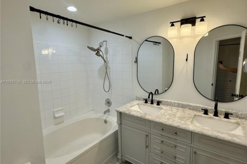 Townhouse in Plantation, Florida 2 bedrooms, 87.79 sq.m. № 1996221 - photo 15