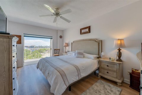 Condo in Daytona Beach, Florida, 1 bedroom № 2127491 - photo 12