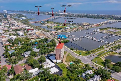 Condo in Daytona Beach, Florida, 1 bedroom № 2127491 - photo 22