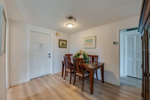 Condo in Daytona Beach, Florida, 1 bedroom № 2127491 - photo 8