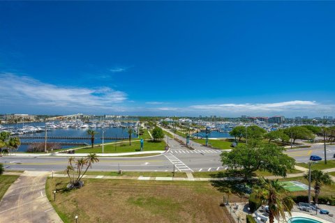 Condo in Daytona Beach, Florida, 1 bedroom № 2127491 - photo 19