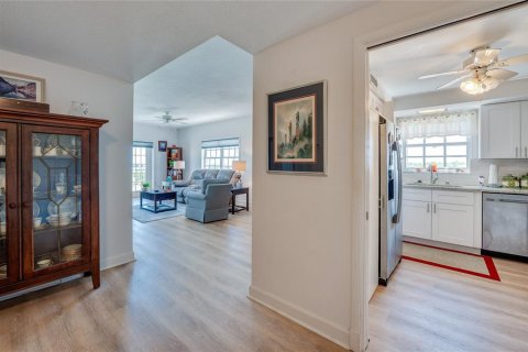 Condo in Daytona Beach, Florida, 1 bedroom № 2127491 - photo 4
