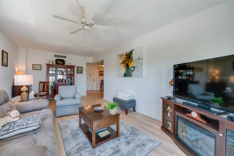 Condo in Daytona Beach, Florida, 1 bedroom № 2127491 - photo 7