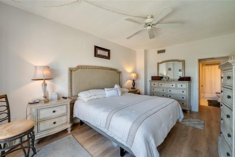 Condo in Daytona Beach, Florida, 1 bedroom № 2127491 - photo 14