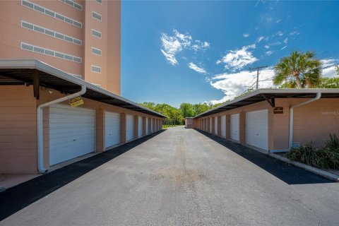 Condo in Daytona Beach, Florida, 1 bedroom № 2127491 - photo 27