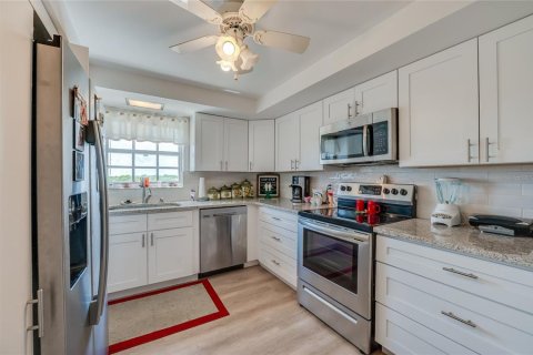 Condo in Daytona Beach, Florida, 1 bedroom № 2127491 - photo 9
