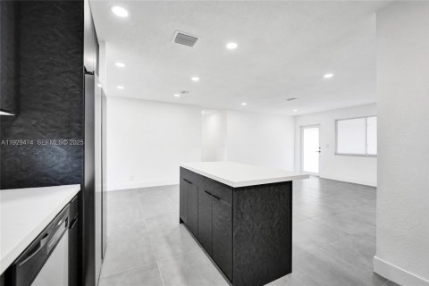 Купить виллу или дом в Форт-Лодердейл, Флорида 4 спальни, 147.16м2, № 1989085 - фото 29