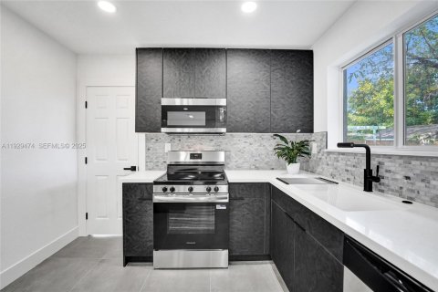 Купить виллу или дом в Форт-Лодердейл, Флорида 4 спальни, 147.16м2, № 1989085 - фото 24