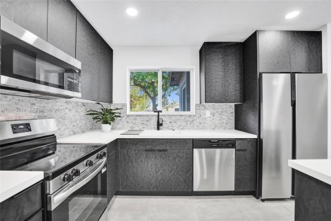 Купить виллу или дом в Форт-Лодердейл, Флорида 4 спальни, 147.16м2, № 1989085 - фото 26