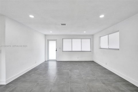 Купить виллу или дом в Форт-Лодердейл, Флорида 4 спальни, 147.16м2, № 1989085 - фото 14