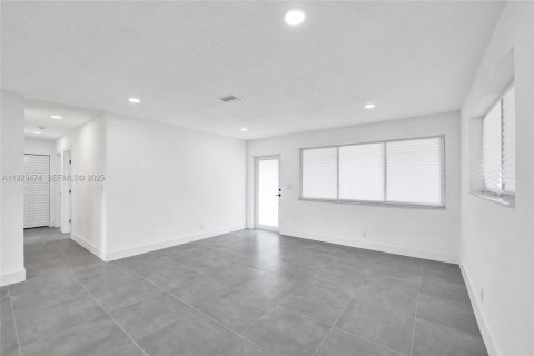 Купить виллу или дом в Форт-Лодердейл, Флорида 4 спальни, 147.16м2, № 1989085 - фото 13