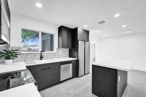 Купить виллу или дом в Форт-Лодердейл, Флорида 4 спальни, 147.16м2, № 1989085 - фото 28