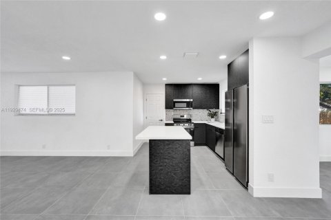 Купить виллу или дом в Форт-Лодердейл, Флорида 4 спальни, 147.16м2, № 1989085 - фото 19