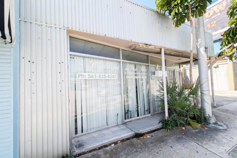 Commercial property in West Palm Beach, Florida № 2146345 - photo 2