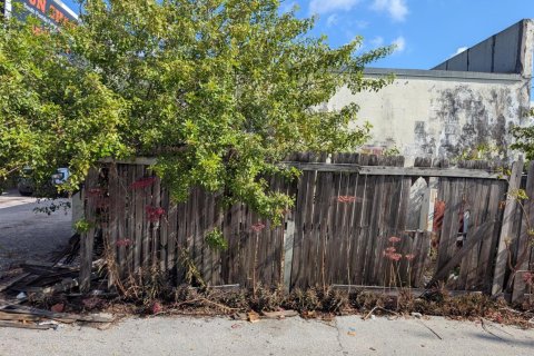 Commercial property in West Palm Beach, Florida № 2146345 - photo 4