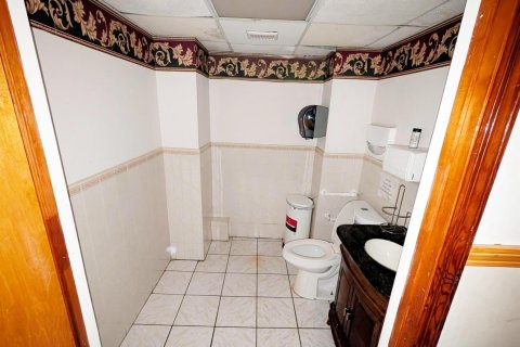 Commercial property in West Palm Beach, Florida № 2146345 - photo 6