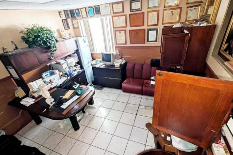 Commercial property in West Palm Beach, Florida № 2146345 - photo 10