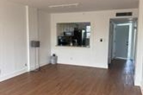 Condo in Oakland Park, Florida, 2 bedrooms  № 2254535 - photo 10
