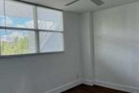 Condo in Oakland Park, Florida, 2 bedrooms  № 2254535 - photo 5