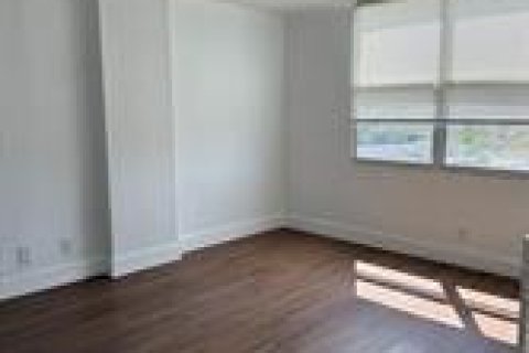 Condo in Oakland Park, Florida, 2 bedrooms  № 2254535 - photo 14