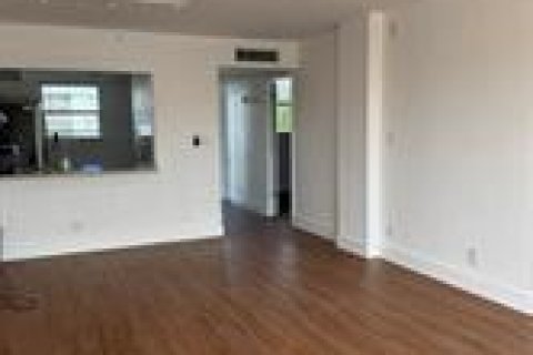 Condo in Oakland Park, Florida, 2 bedrooms  № 2254535 - photo 9