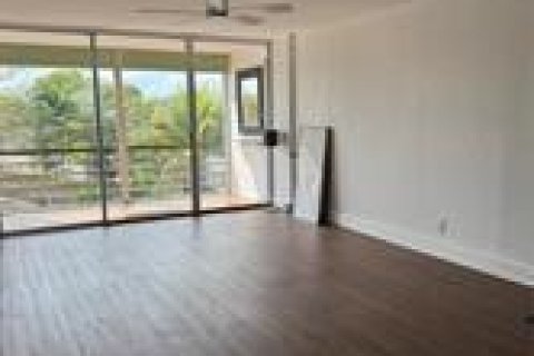 Condo in Oakland Park, Florida, 2 bedrooms  № 2254535 - photo 11
