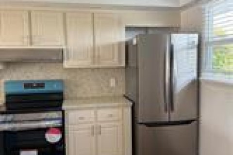 Condo in Oakland Park, Florida, 2 bedrooms  № 2254535 - photo 3