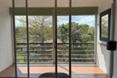 Condo in Oakland Park, Florida, 2 bedrooms  № 2254535 - photo 13