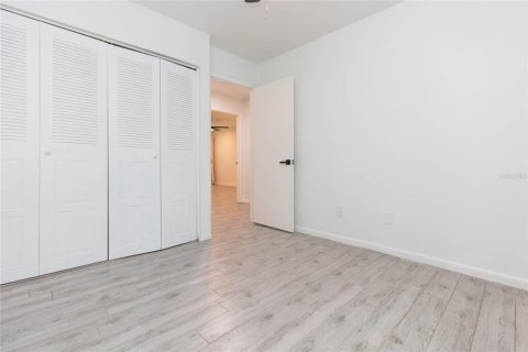 House in Tampa, Florida 3 bedrooms, 136.01 sq.m. № 2289511 - photo 26